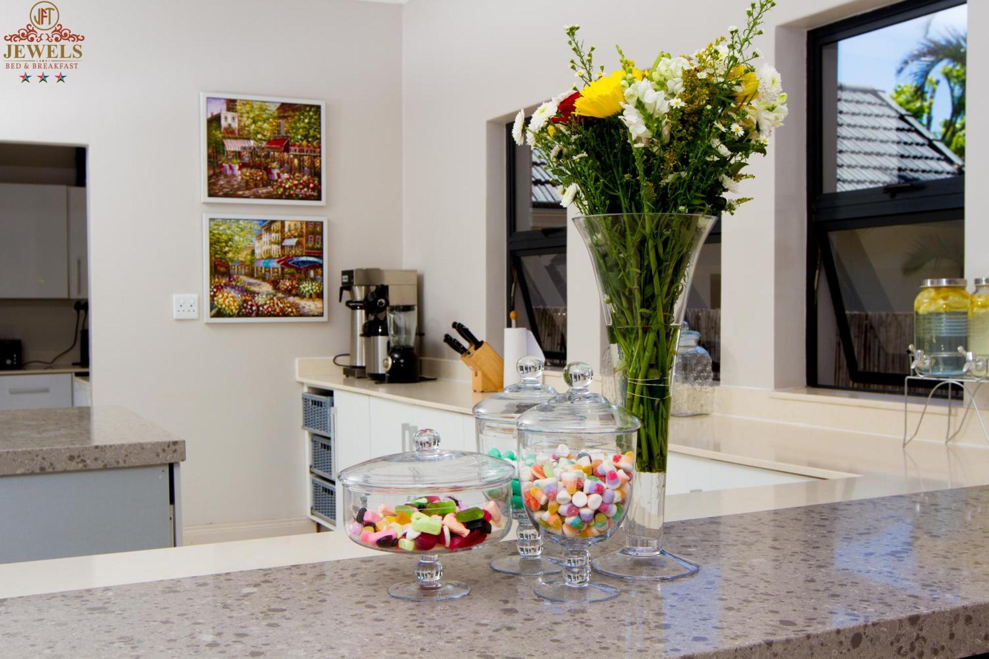 Jft Jewels Guest House East London Ngoại thất bức ảnh