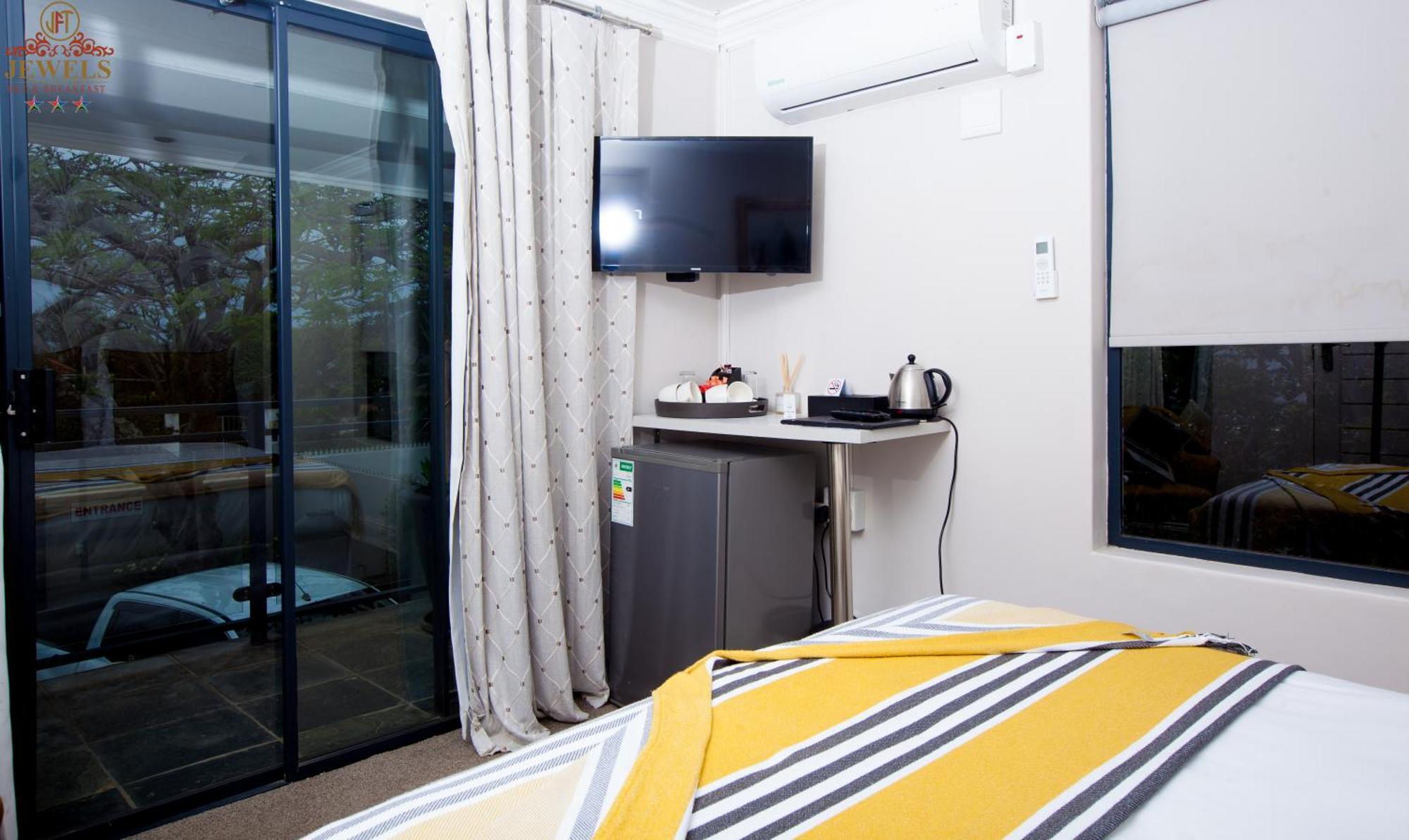 Jft Jewels Guest House East London Ngoại thất bức ảnh